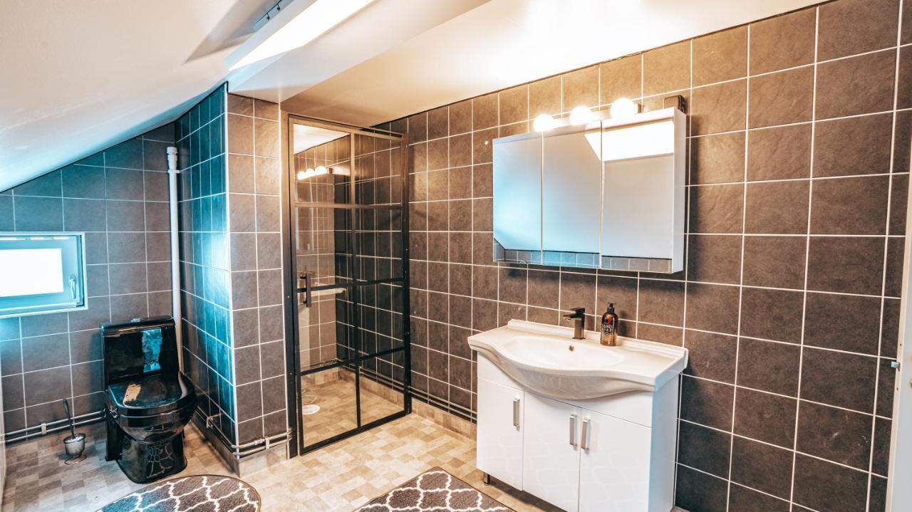 Byggmaestare Villan ムータラ エクステリア 写真